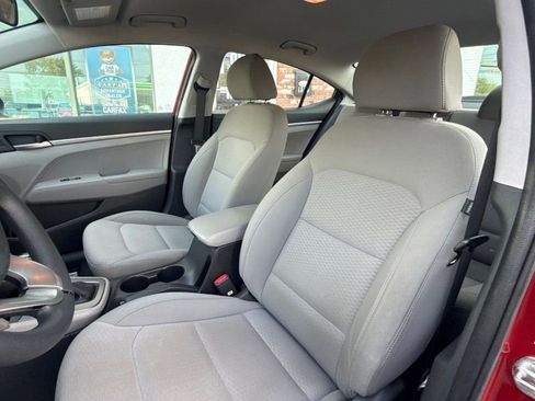 Used 2019 Hyundai Elantra SE FWD image 12
