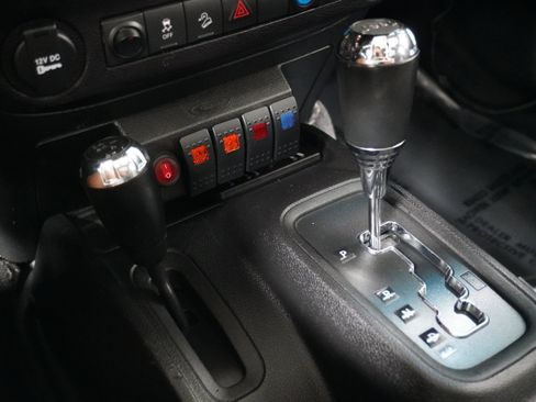 Used 2015 Jeep Wrangler Unlimited Sport w/ Connectivity Group image 13