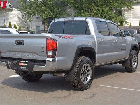 Used 2018 Toyota Tacoma TRD Off-Road AWD/4WD image 5
