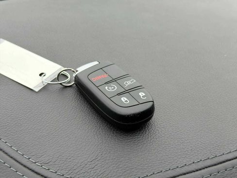 Used 2020 Jeep Grand Cherokee Overland AWD/4WD image 31