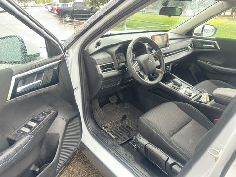 Used 2023 Mitsubishi Outlander ES AWD/4WD image 17