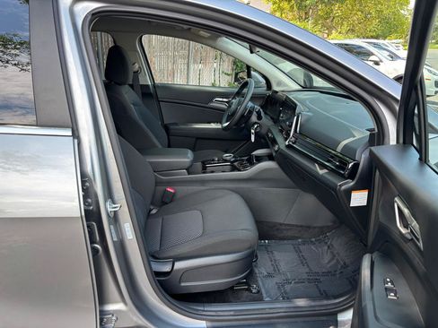 Used 2025 Kia Sportage LX AWD/4WD image 23