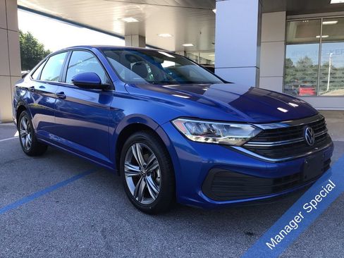Used 2024 Volkswagen Jetta SE FWD image 4