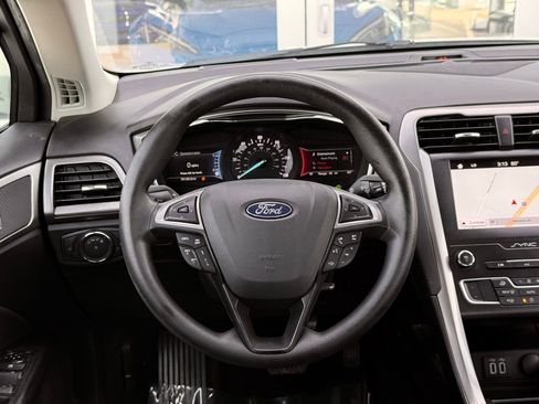 Used 2019 Ford Fusion SE FWD image 26