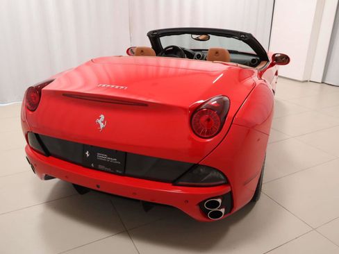Used 2014 Ferrari California RWD image 11