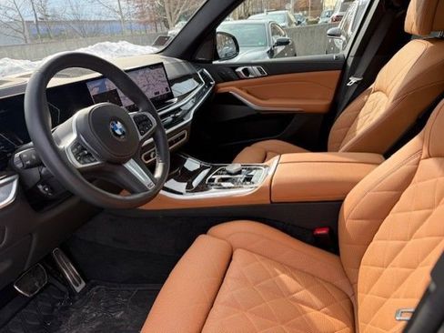 Used 2025 BMW X5 xDrive40i w/ M Sport Package image 3