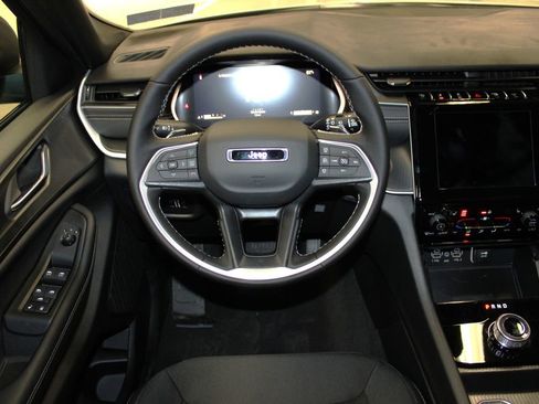 New 2025 Jeep Grand Cherokee Laredo X w/ Luxury Tech Group I image 12