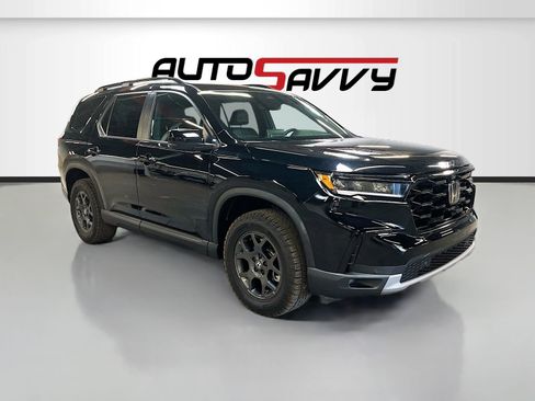 Used 2025 Honda Pilot TrailSport image 1
