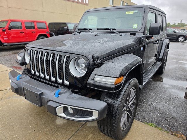 Used 2023 Jeep Wrangler Unlimited Sahara w/ Cold Weather Group AWD/4WD image 2