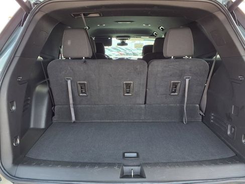 Used 2023 Chevrolet Traverse LT FWD image 11