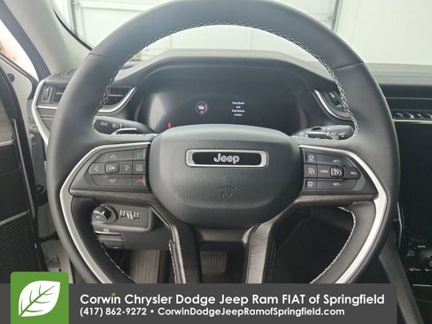 Certified 2023 Jeep Grand Cherokee Limited w/ Black Appearance Package image 22