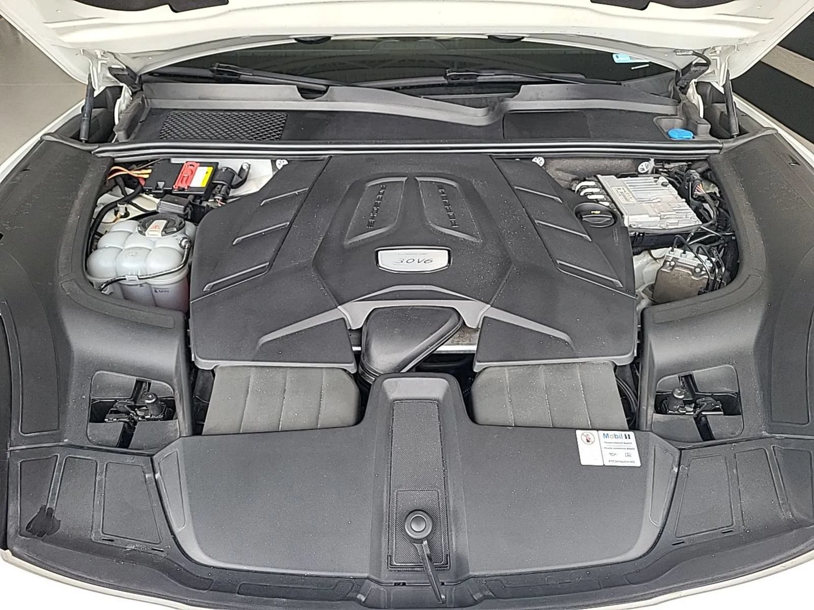 Used 2019 Porsche Cayenne AWD/4WD image 6