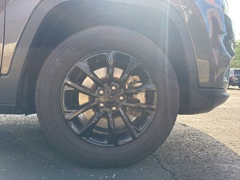 Used 2023 Jeep Cherokee Altitude Lux image 21