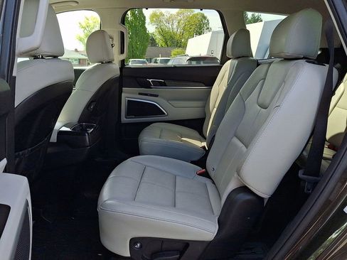 Used 2020 Kia Telluride EX w/ EX Premium Package AWD/4WD image 11