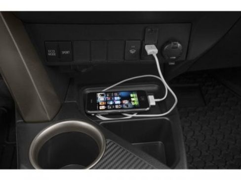 Used 2015 Toyota RAV4 XLE image 18