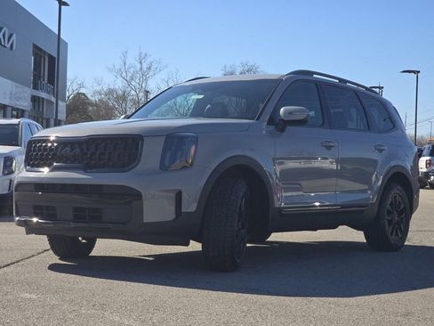 Used 2025 Kia Telluride AWD image 13