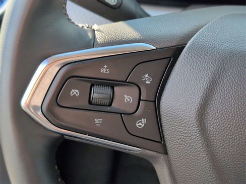 Used 2025 Chevrolet Trax LT w/ LT Convenience Package image 9