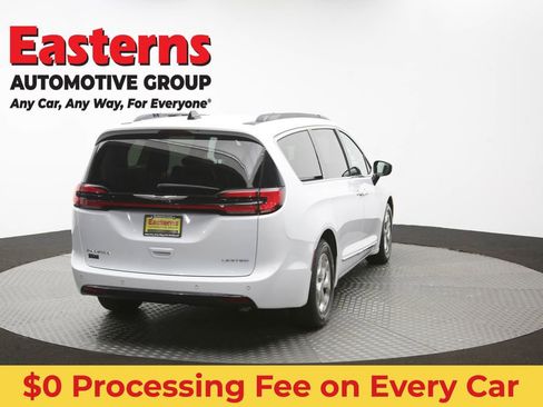 Used 2023 Chrysler Pacifica Limited FWD image 42
