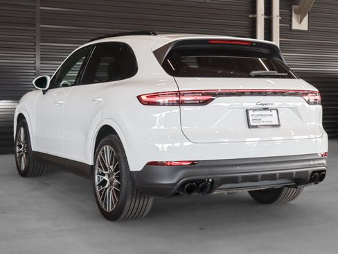 Certified 2023 Porsche Cayenne Platinum Edition AWD/4WD image 3