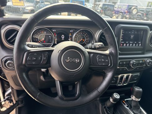Used 2020 Jeep Wrangler Sport AWD/4WD image 21