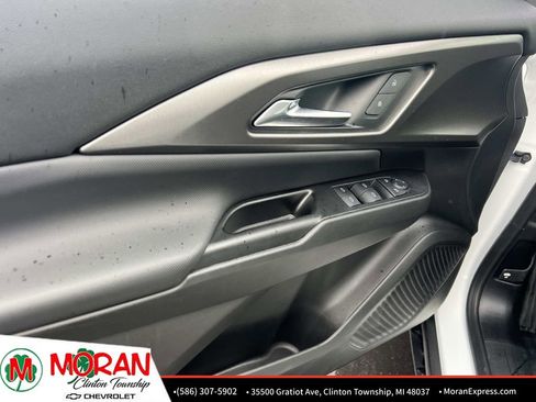 Certified 2025 Chevrolet Equinox EV LT FWD image 14