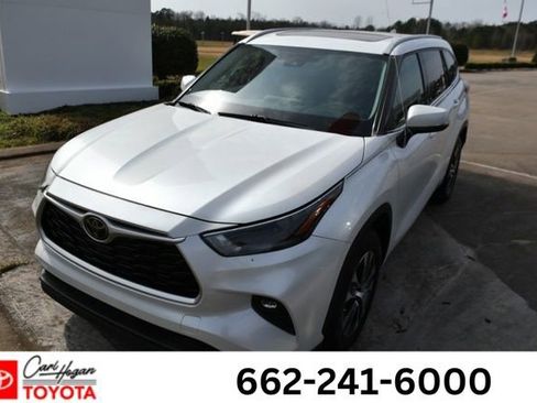 Used 2022 Toyota Highlander XLE image 1