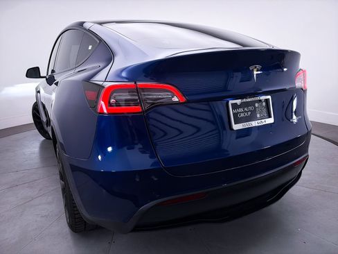 Used 2022 Tesla Model Y Long Range AWD/4WD image 8