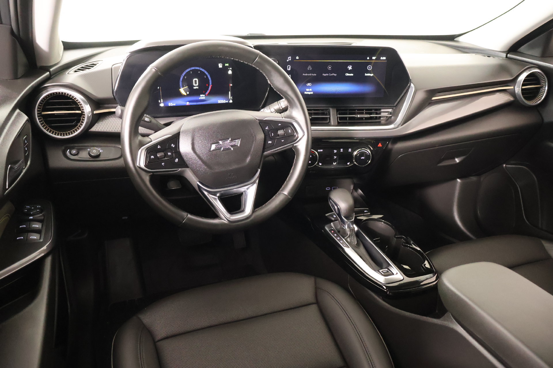 Used 2026 Chevrolet Trax ACTIV w/ Driver Confidence Package FWD image 2