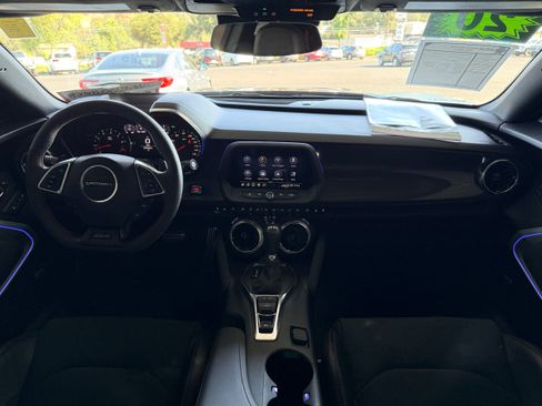 Used 2020 Chevrolet Camaro ZL1 RWD image 18