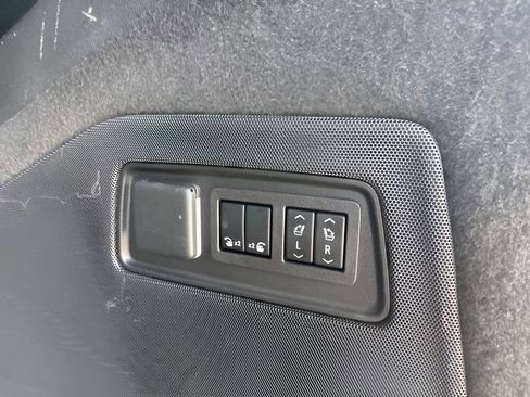 Used 2023 Cadillac Escalade Sport Platinum w/ LPO, ONYX Package AWD/4WD image 34