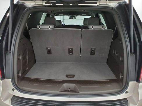 Used 2024 Chevrolet Tahoe LT w/ Luxury Package image 24