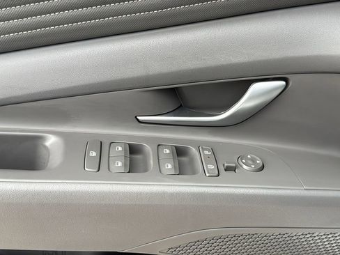 Used 2025 Hyundai Elantra SEL image 13