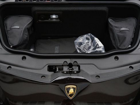 Used 2024 Lamborghini Huracan EVO image 25