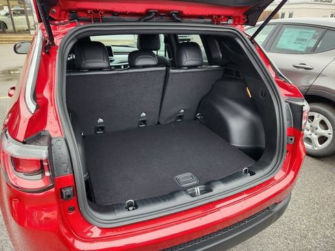 Used 2025 Jeep Compass Latitude image 6