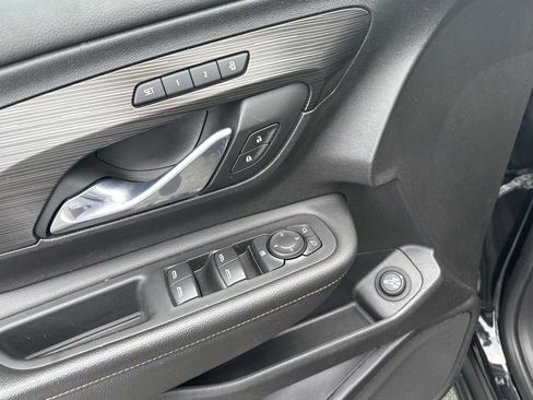 Used 2021 GMC Terrain SLT image 14