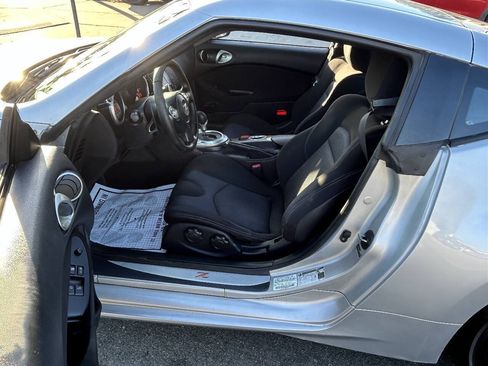 Used 2009 Nissan 370Z Coupe RWD image 12