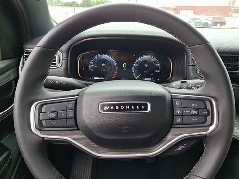 Used 2024 Jeep Wagoneer Series III AWD/4WD image 25