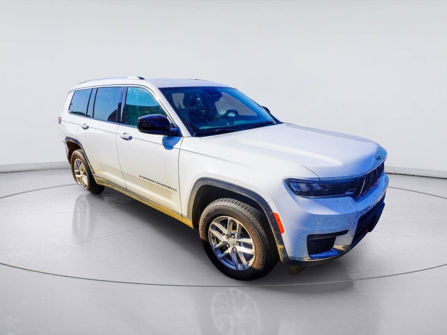 Used 2024 Jeep Grand Cherokee L Laredo RWD image 2