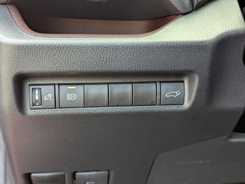 Used 2022 Toyota RAV4 Limited image 19