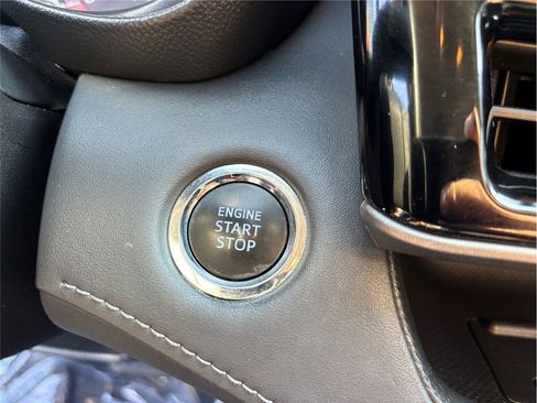 Used 2022 Toyota Highlander LE image 24