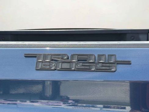 Used 2021 Chevrolet Silverado 1500 LT Trail Boss w/ Convenience Package II AWD/4WD image 45