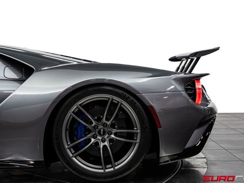 Used 2018 Ford GT RWD image 17
