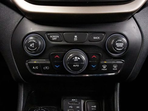 Used 2016 Jeep Cherokee Limited AWD/4WD image 11