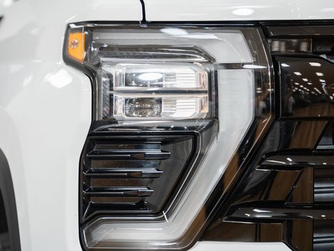 Used 2025 Chevrolet Silverado 2500 LT w/ Trail Boss Package image 9