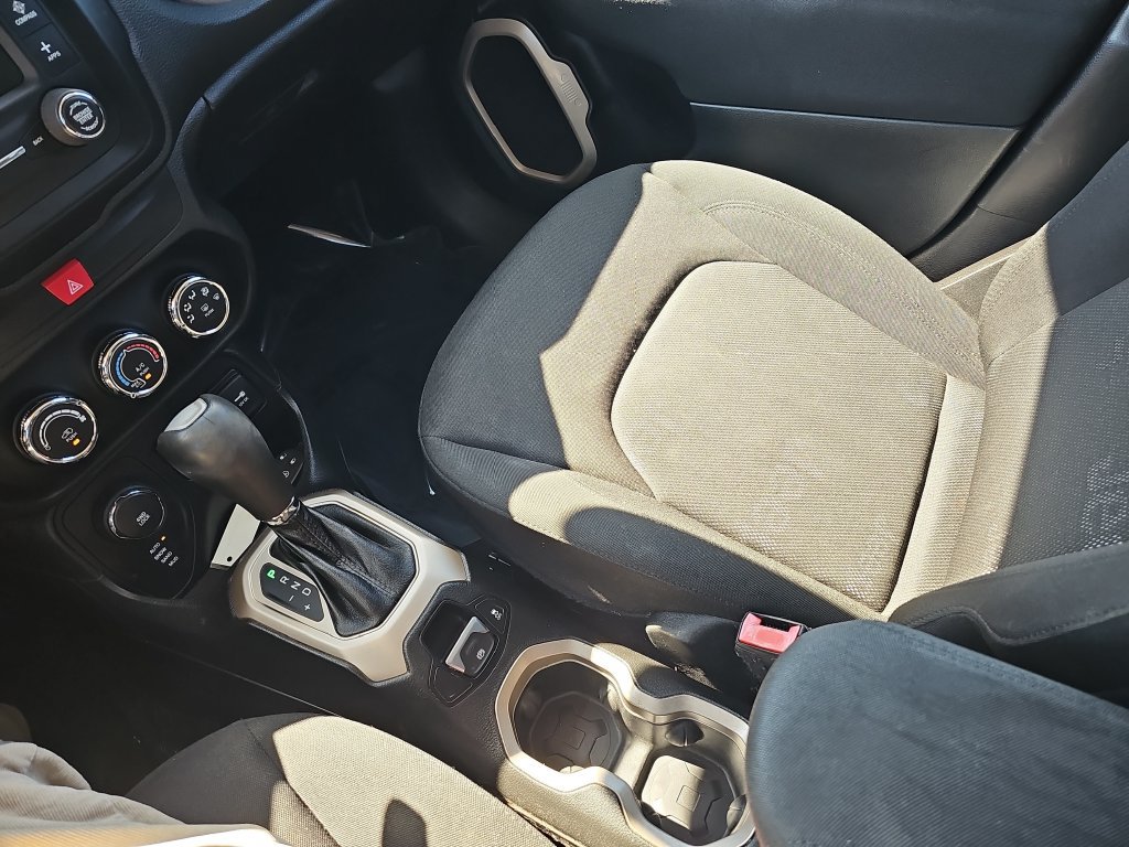 Used 2016 Jeep Renegade Latitude AWD/4WD image 25