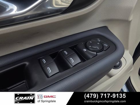 Used 2024 GMC Terrain Denali w/ Denali Premium Package AWD/4WD image 12