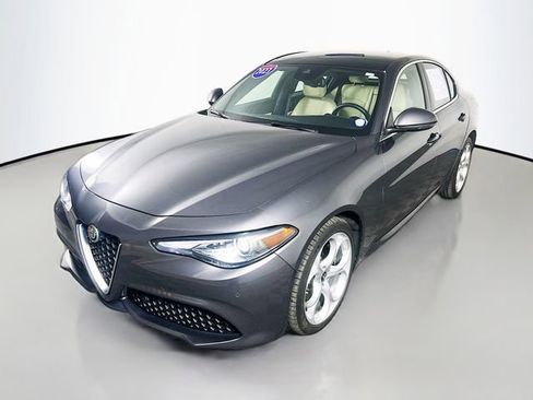 Used 2023 Alfa Romeo Giulia AWD w/ Quick Order Package 22X Lusso image 4