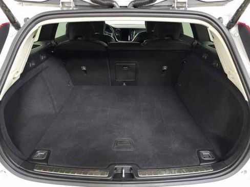 Certified 2025 Volvo V60 B5 Cross Country Plus image 9