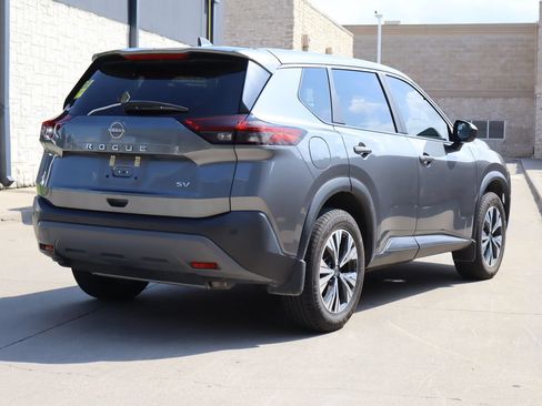 Used 2023 Nissan Rogue SV FWD image 3