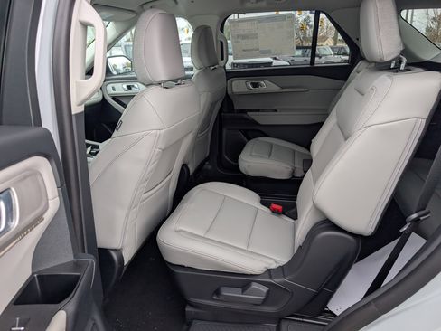 New 2026 Ford Explorer Active w/ Active Comfort Package image 16